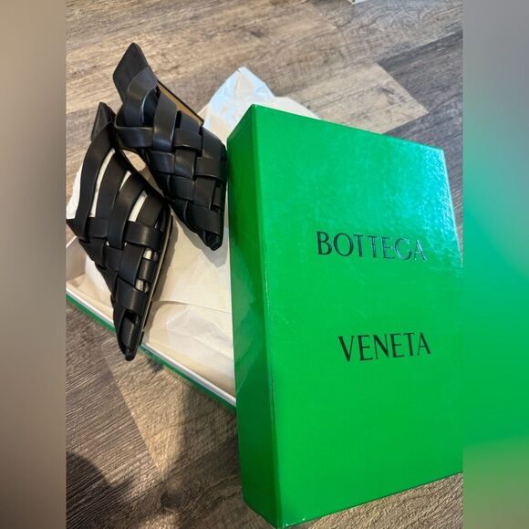 Bottega Veneta Black Woven Leather Heels - Picture 3 of 5